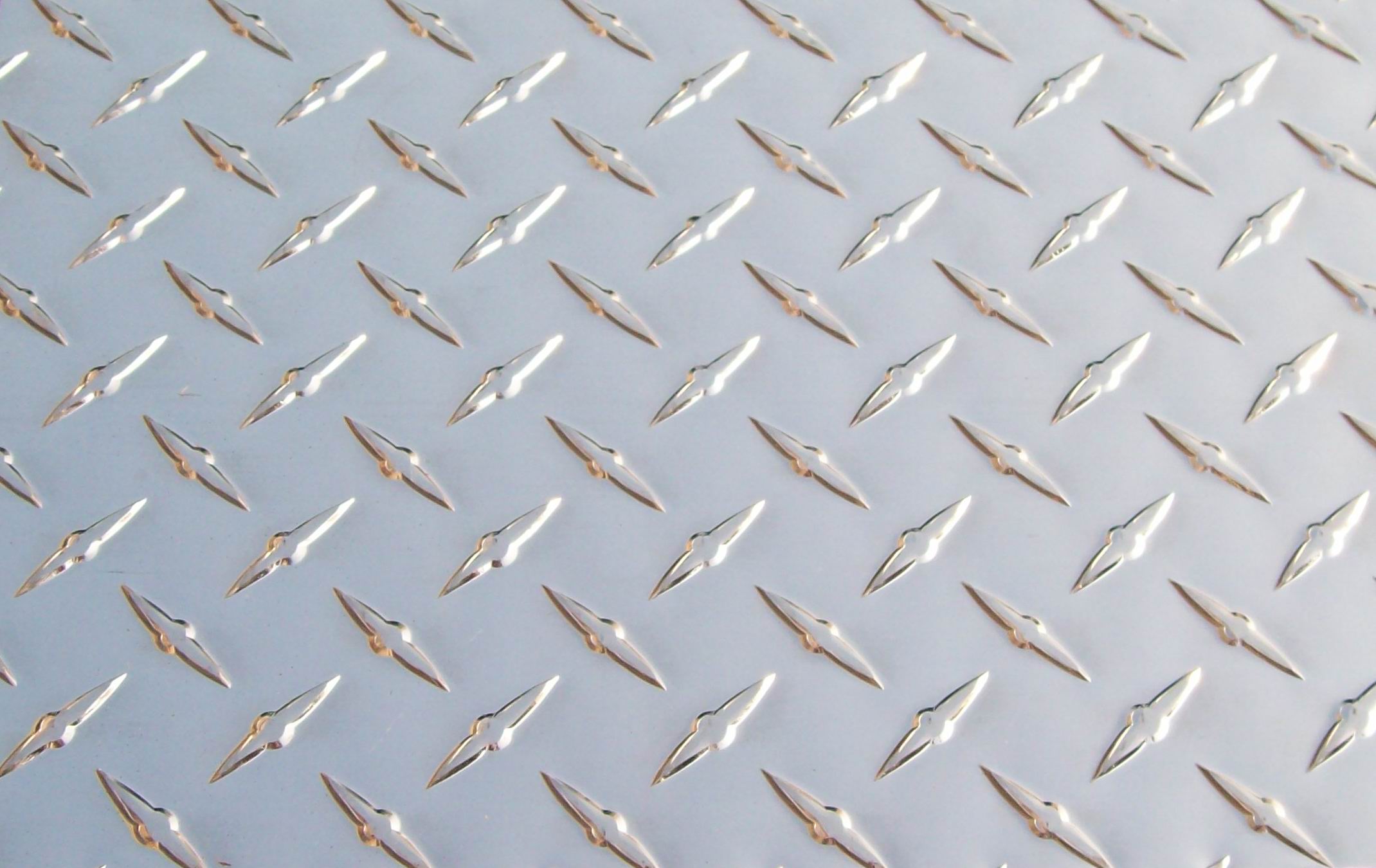 LÁMINA Y PLACA ANTIDERRAPANTE DE ALUMINIO